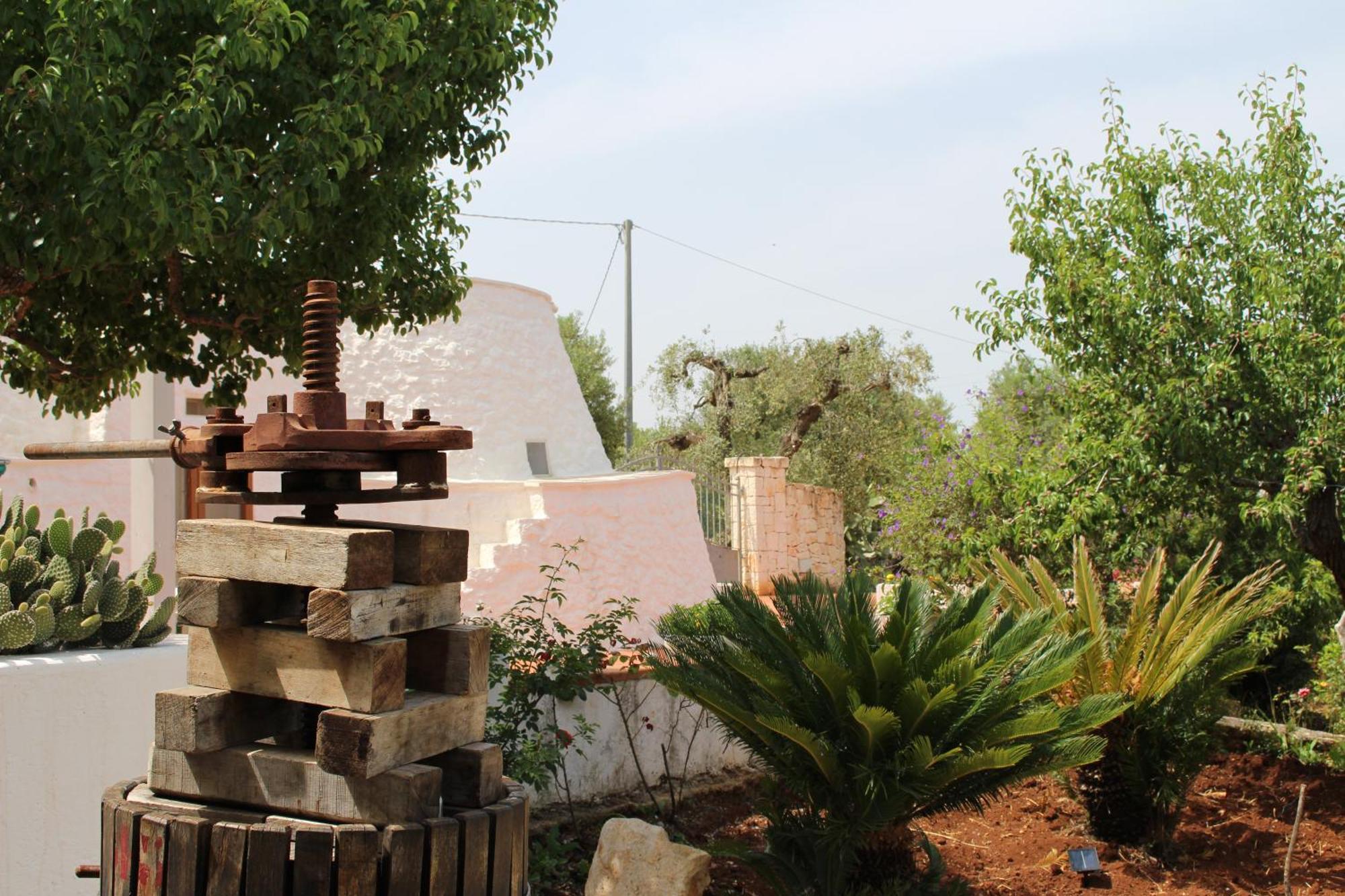Trullo Il Melograno Guest House Ostuni Exterior photo